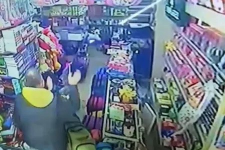 Məktəbliləri döyən satıcı saxlanıldı: - “Səs-küy salırdılar...” - VİDEO