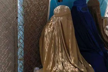24 yaşlı qadının həbs edildiyi otağa girəndə ŞOK OLDULAR - Başqa kişi ilə görüşdüyünə görə...