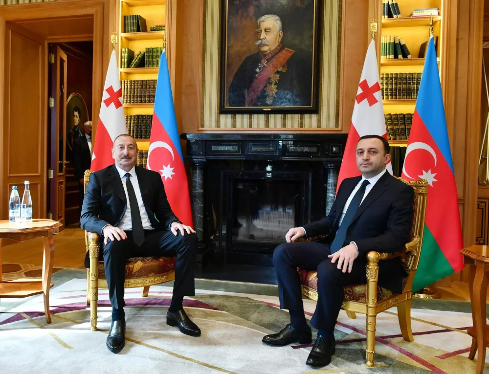 İlham Əliyev Gürcüstanın Baş naziri ilə təkbətək görüşü başladı - YENİLƏNİB