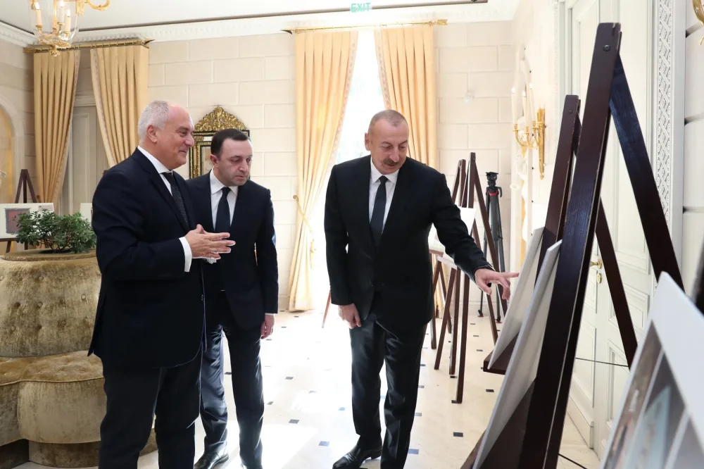 İlham Əliyev və İrakli Qaribaşvili “Qarabağ xanlığının irsi” sərgisi ilə tanış olublar