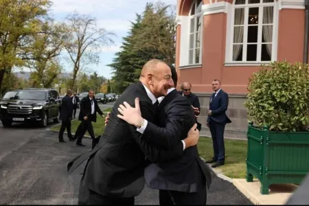 Əliyev Gürcüstana səfər etməklə İran və Ermənistanı blokladı - ŞƏRH