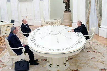 Putin Azərbaycan və Ermənistan liderlərini Rusiyaya üçtərəfli sammitə dəvət edib