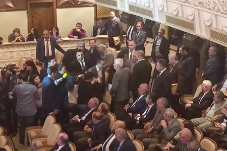 Anar yenidən sədr seçildi, gənc yazıçılar ETİRAZ ETDİ - Qurultayda - DAVA DÜŞDÜ - VİDEO
