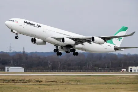 İranda təyyarə qəza enişi etdi, yaralılar var