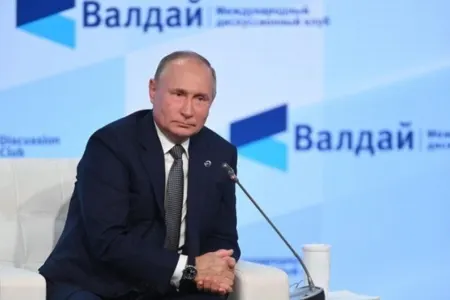 Putin: "Qərb qanlı, təhlükəli və çirkin oyun oynayır"