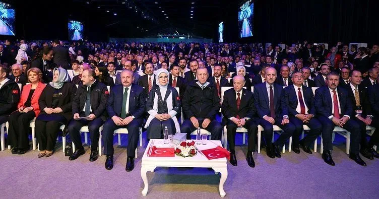 Ərdoğan yerli avtomobili sınaqdan keçirdi - FOTO