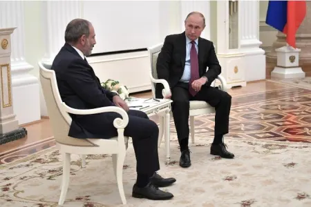 Soçidə Putinlə Paşinyan arasında görüş başlayıb