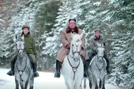Putin Kim Çenə 30 at göndərdi