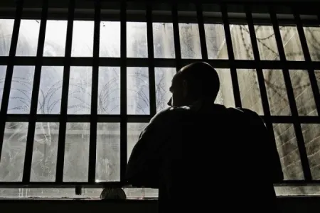 Kirvəsinin oğlu ilə görüşdüyünə görə ərli qızını öldürən atanın - FİLM KİMİ cinayət işi