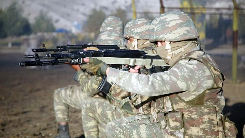 Zakir Həsənov tank və komando hərbi hissələrində - VİDEO