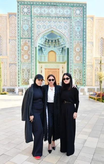 Mehriban Əliyeva “Əbədi şəhər” tarixi-etnoqrafik kompleksi ilə tanış olub - FOTO