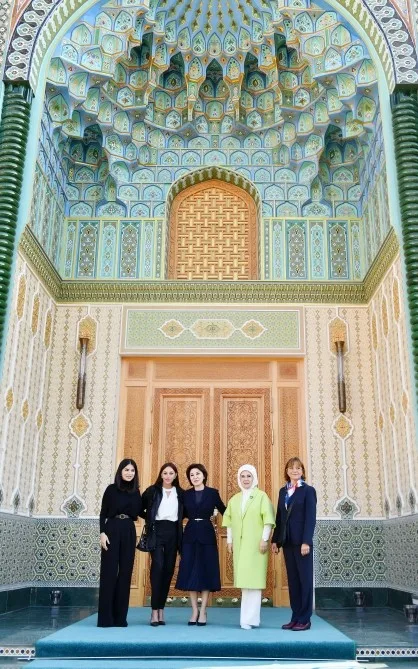 Mehriban Əliyeva “Əbədi şəhər” tarixi-etnoqrafik kompleksi ilə tanış olub - FOTO