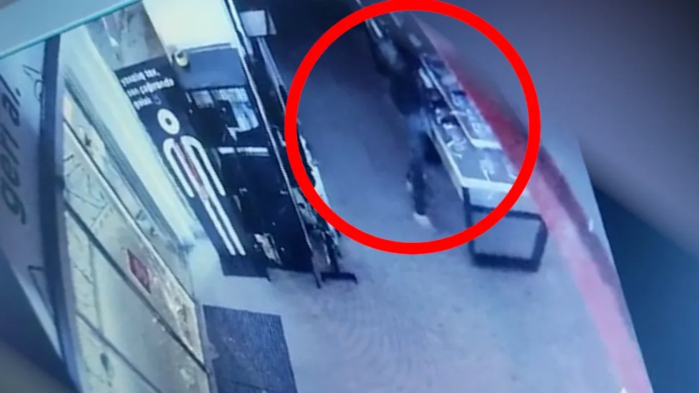 Bakıda 13 ədəd "İphone" oğurlandı - VİDEO
