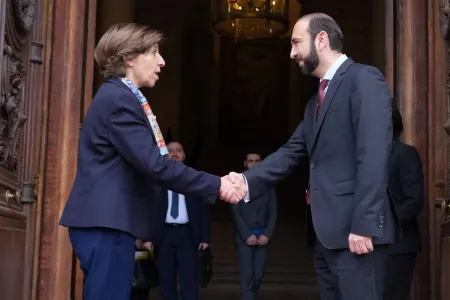 Mirzoyan Kolonna ilə Azərbaycanla normallaşma prosesini müzakirə edib