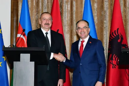Prezidentlər mətbuata bəyanatlarla çıxış ediblər