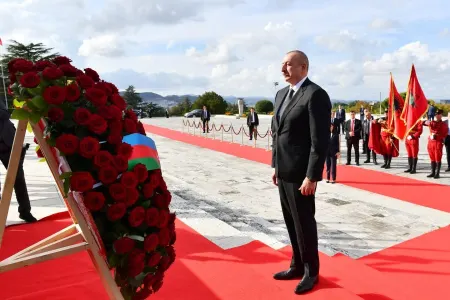Prezident “Mother Albaniya” abidəsini ziyarət edib