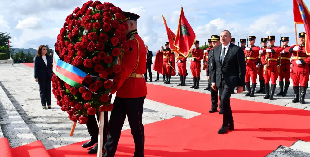 Prezident “Mother Albaniya” abidəsini ziyarət edib
