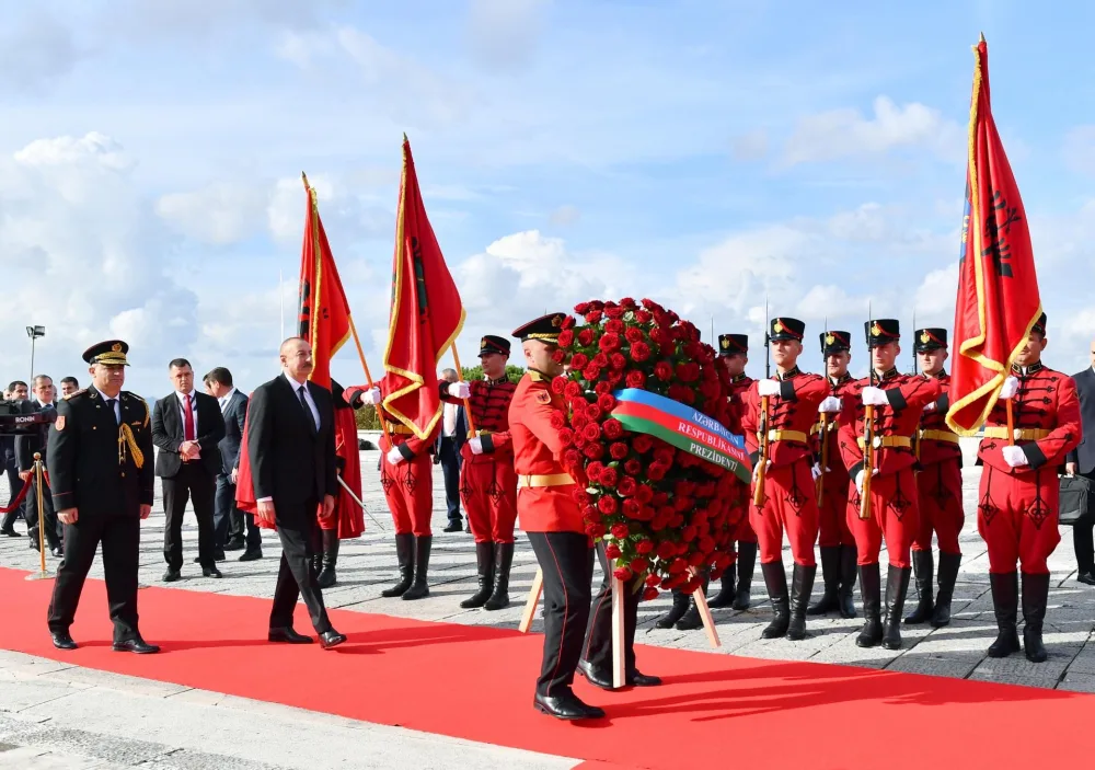 Prezident “Mother Albaniya” abidəsini ziyarət edib
