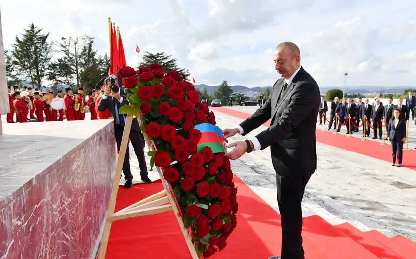 Prezident “Mother Albaniya” abidəsini ziyarət edib