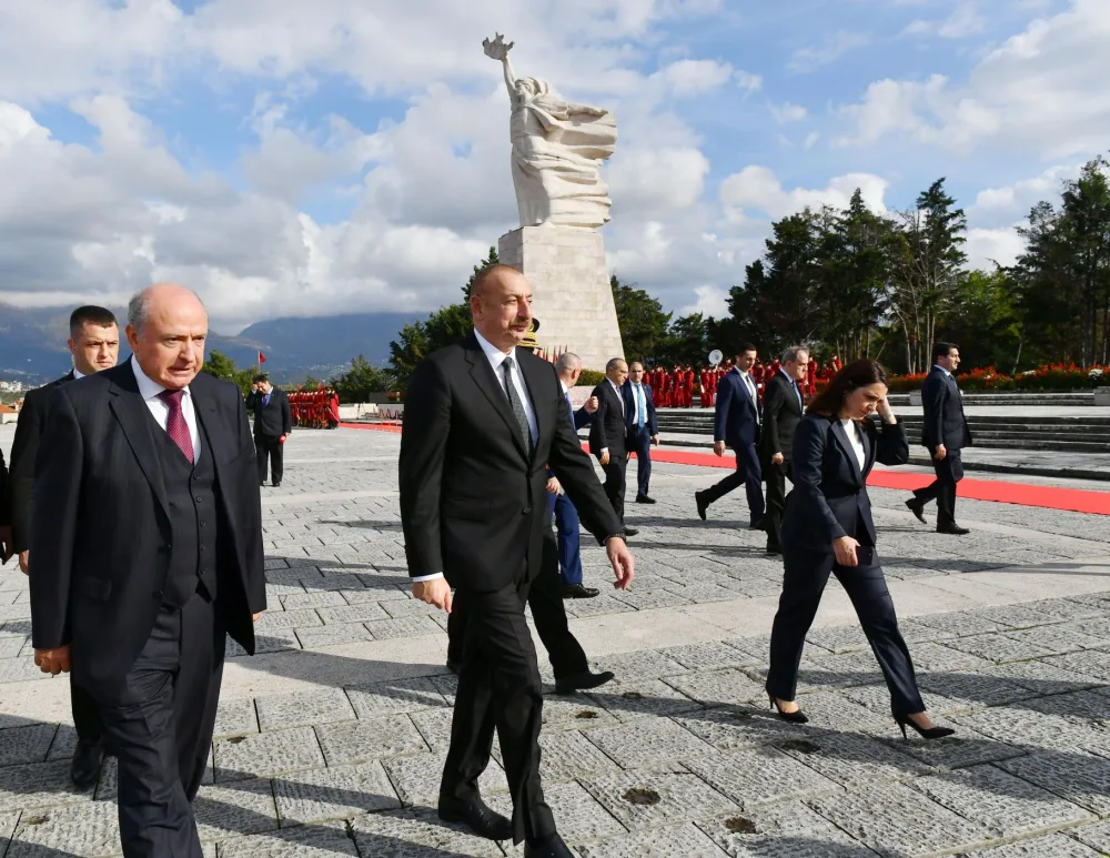 Prezident “Mother Albaniya” abidəsini ziyarət edib