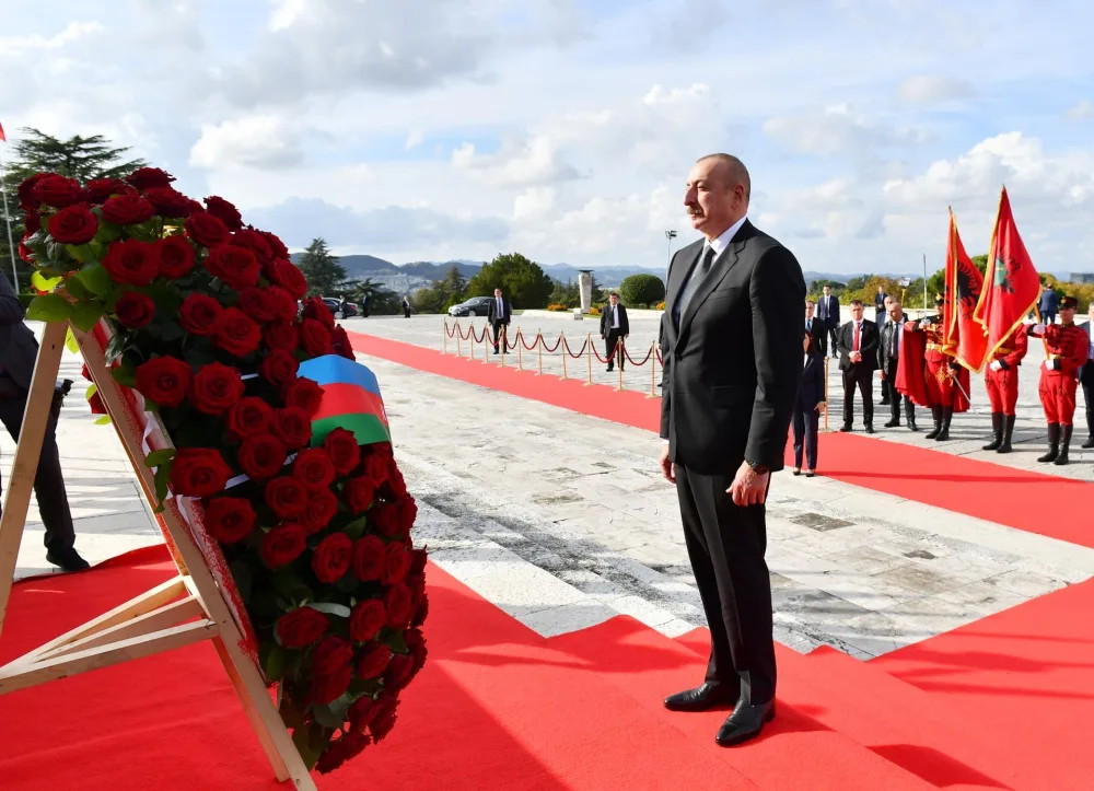 Prezident “Mother Albaniya” abidəsini ziyarət edib