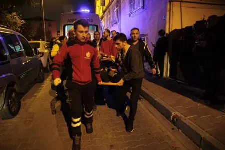 İstanbulda partlayış: xəsarət alanlar var - VİDEO