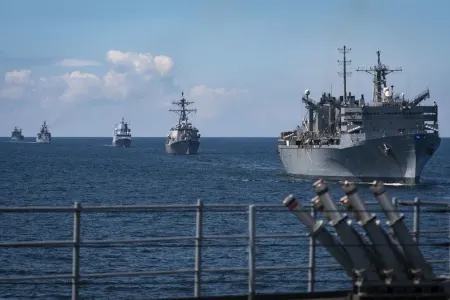NATO-nun üç gəmisi Baltik dənizinə daxil olub