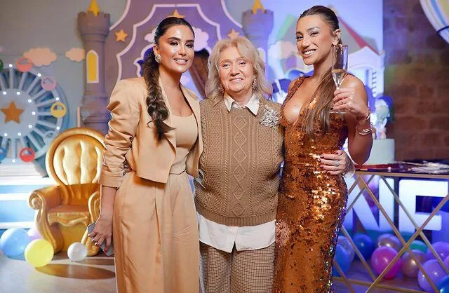 Məşhur aparıcı oğluna AD GÜNÜ keçirdi, amma ÜZÜNÜ GİZLƏTDİ: - Xalq artisti məclisə gəldi - FOTO