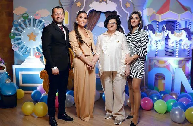 Məşhur aparıcı oğluna AD GÜNÜ keçirdi, amma ÜZÜNÜ GİZLƏTDİ: - Xalq artisti məclisə gəldi - FOTO