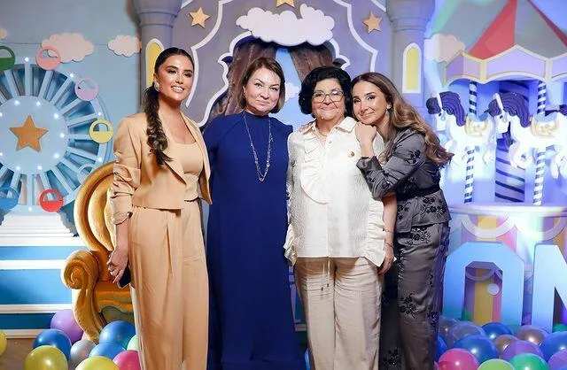 Məşhur aparıcı oğluna AD GÜNÜ keçirdi, amma ÜZÜNÜ GİZLƏTDİ: - Xalq artisti məclisə gəldi - FOTO