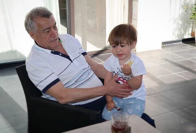 Azərbaycanlı müğənni keçmiş nazir olmuş qayınatasının - FOTOlarını paylaşdı