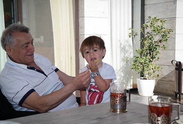 Azərbaycanlı müğənni keçmiş nazir olmuş qayınatasının - FOTOlarını paylaşdı