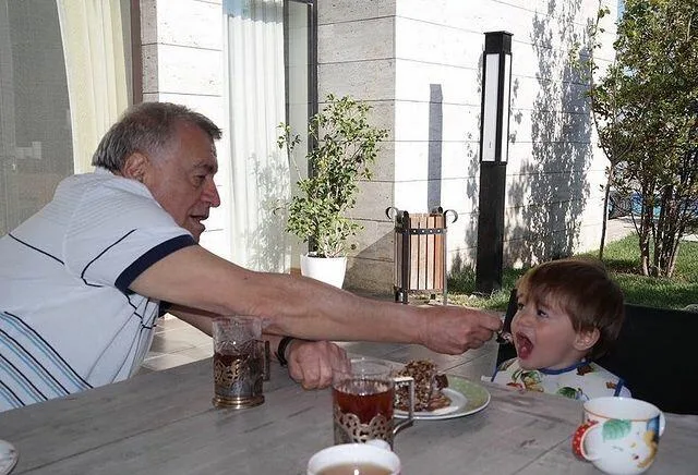 Azərbaycanlı müğənni keçmiş nazir olmuş qayınatasının - FOTOlarını paylaşdı