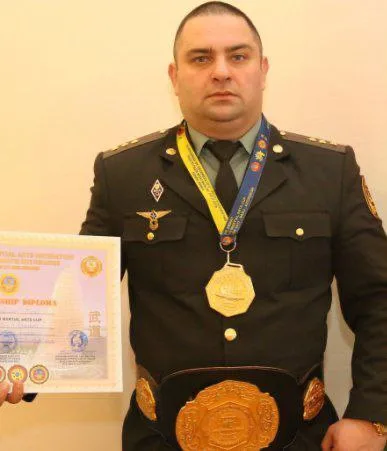 İntim görüntüləri yayılan ədliyyə mayoru - İŞDƏN ÇIXARILDI - FOTO