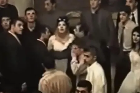 Bakıda 22 il əvvəl baş verən dəhşətli hadisənin KADRLARI YAYILDI - Gəlin oynadığı yerdə... - VİDEO