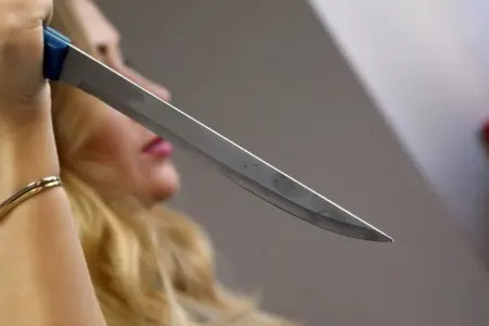 Azərbaycanda qadın keçmiş ərini bıçaqladı