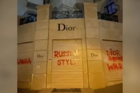 Kiyevdə "Dior" brendinin mağazasına hücum edildi