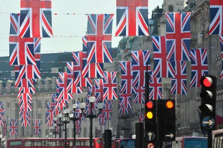 Britaniya hökuməti iranlı iş adamları və rəsmilərinə qarşı sanksiyalar tətbiq etdi