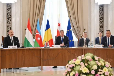 İlham Əliyev Buxarestdə yaşıl enerji ilə bağlı iclasda çıxış etdi - YENİLƏNDİ-3