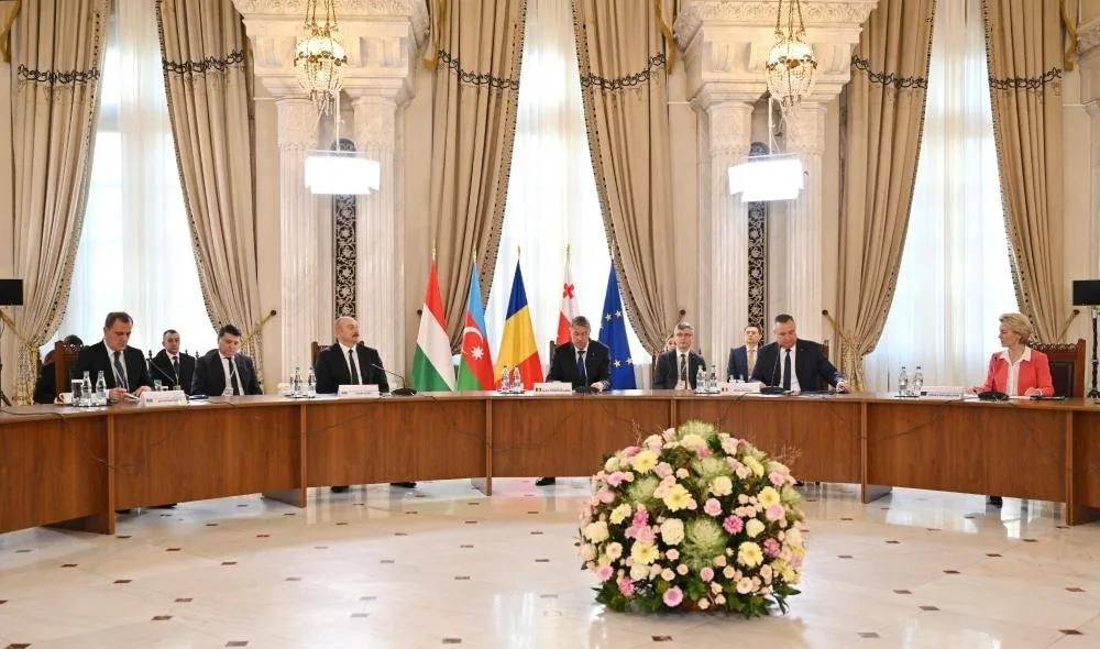 İlham Əliyev Buxarestdə yaşıl enerji ilə bağlı iclasda çıxış etdi - YENİLƏNDİ-3
