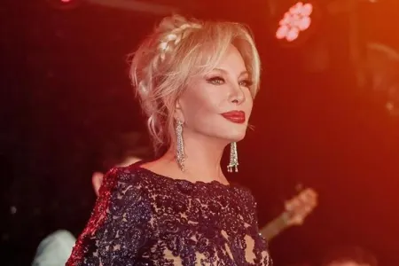 Tanınmış müğənnidən üzücü xəbər: Konserti təxirə düşdü