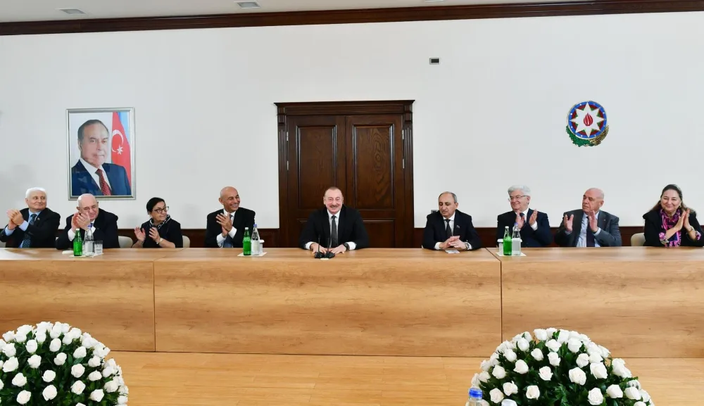 İlham Əliyev Qərbi Azərbaycan İcmasının binasında- FOTOLAR- - YENİLƏNDİ