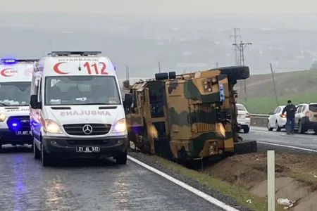 Türkiyədə hərbi maşın aşdı - YARALANANLAR VAR