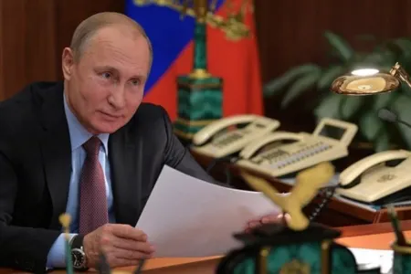 Putindən qiymət limiti qoyan ölkələrə neft qadağası