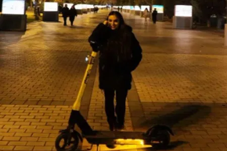 Leyla Əliyeva Bulvarda skuter sürdü - VİDEO