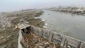 Şaxta səbəbindən göl - DONDU