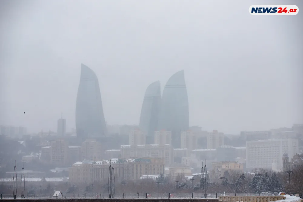 Bakıda ilin ilk qarı - FOTOREPORTAJ
