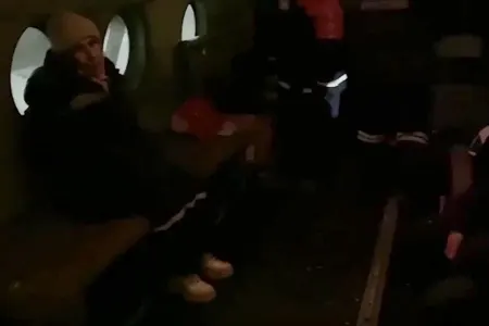 Uçuş zamanı qorxulu anlar! - Havada olan təyyarənin qapısı açıldı - VİDEO