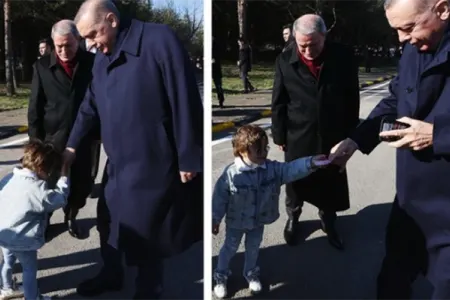 Ərdoğan əlini öpən uşağa xərclik verdi - Fotolar