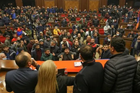 Ermənistanda müxalif deputatlar mandatdan məhrum ediləcək